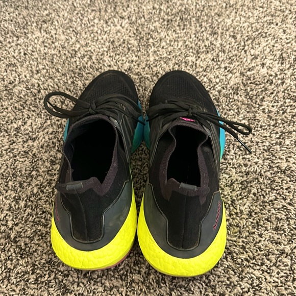 Adidas UltraBoost 22 Black Multi Gradient - Picture 2 of 4